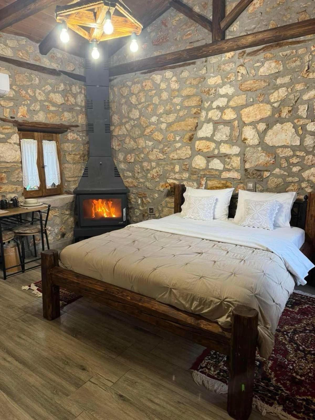 Traditional Stone Guesthouse Agios Ioannis (Corinthia) Exterior foto